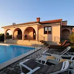 Neela * Porec